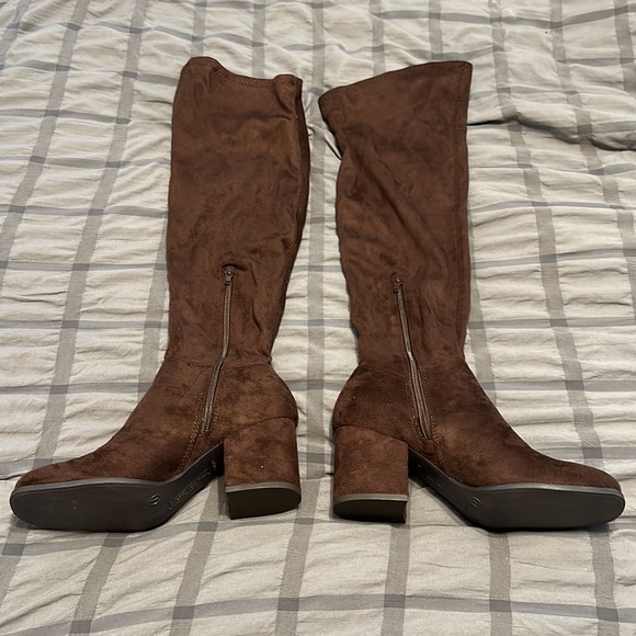 Over knee brown boots - Picture 4 of 4